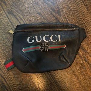 Brand new! Gucci black pebbled leather logo web belt